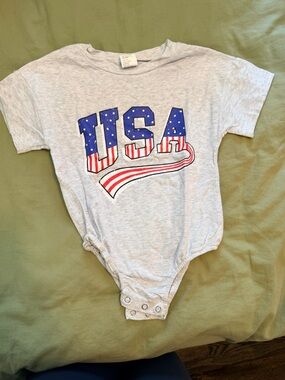 Kids USA Graphic One-Piece Bodysuit in Light Heather Gray